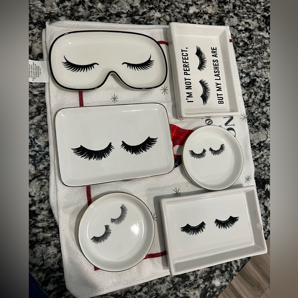Lash Themed Decor